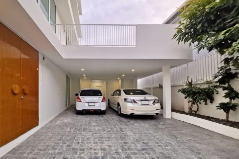 Casa de 5 dormitorios en Bangkok, Tailandia № 143332 - foto 3