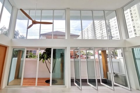 Casa de 5 dormitorios en Bangkok, Tailandia № 143332 - foto 4