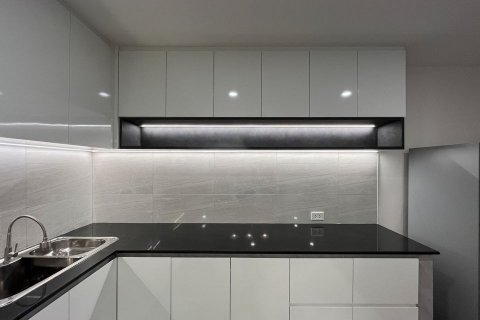 Eigentumswohnung in Bangkok, Thailand, 3 Schlafzimmer  № 143329 - Foto 13