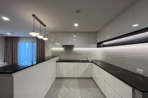Eigentumswohnung in Bangkok, Thailand, 3 Schlafzimmer  № 143329 - Foto 11