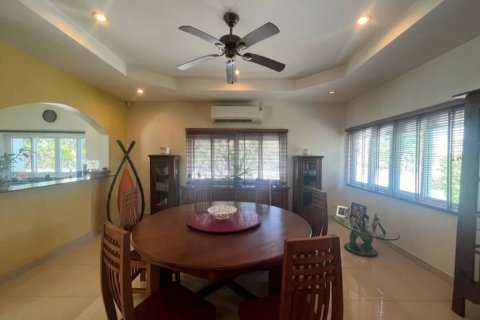 Chalet de 4 dormitorios en Hua Hin, Tailandia № 116903 - foto 8