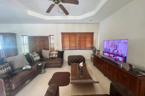 Chalet de 4 dormitorios en Hua Hin, Tailandia № 116903 - foto 3