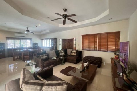 Chalet de 4 dormitorios en Hua Hin, Tailandia № 116903 - foto 2