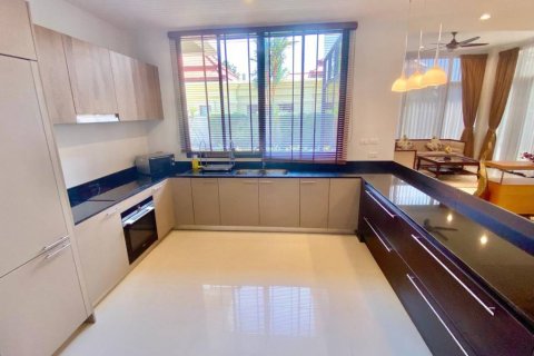 Chalet de 3 dormitorios en Phuket, Tailandia № 116907 - foto 10