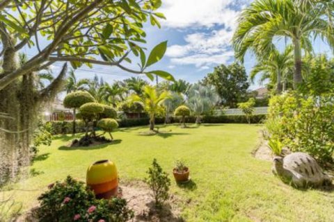 Chalet de 3 dormitorios en Hua Hin, Tailandia № 202841 - foto 3
