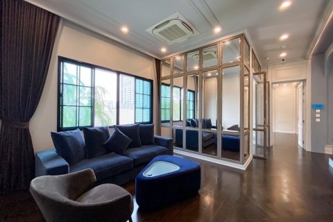 Chalet de 6 dormitorios en Suan Luang, Bangkok, Tailandia № 134019 - foto 15