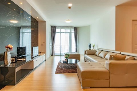 Condo in Bangkok, Thailand, 2 bedrooms  № 66763 - photo 2