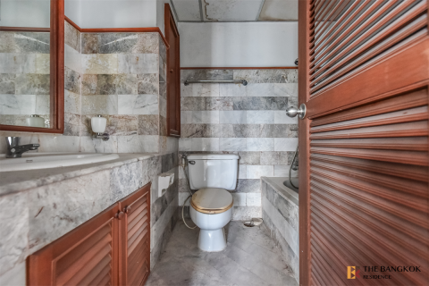 Condo in Bangkok, Thailand, 3 bedrooms  № 186460