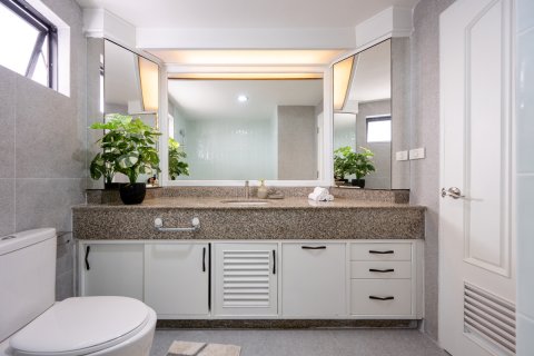 Condo in Bangkok, Thailand, 3 bedrooms № 162735 - photo 17