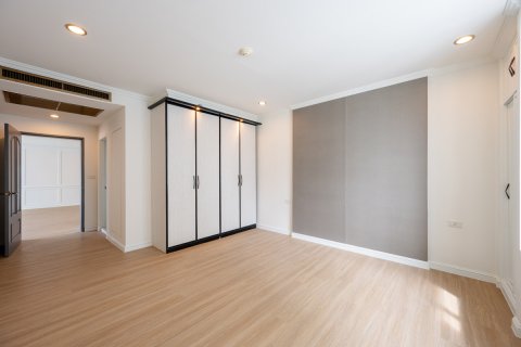 Condo in Bangkok, Thailand, 3 bedrooms № 162735 - photo 21