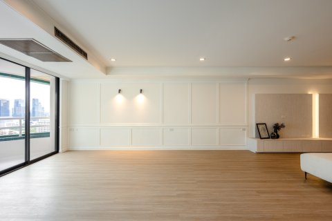 Condo in Bangkok, Thailand, 3 bedrooms № 162735 - photo 6