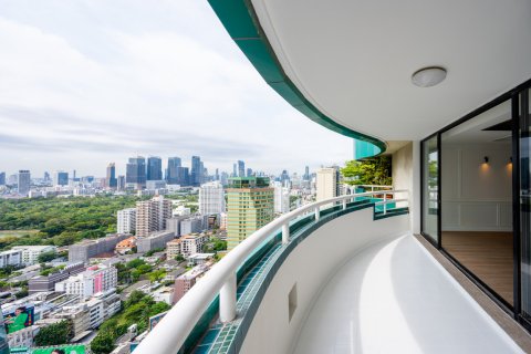 Condo in Bangkok, Thailand, 3 bedrooms № 162735 - photo 27
