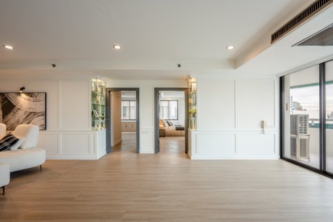 Condo in Bangkok, Thailand, 3 bedrooms № 162735 - photo 5