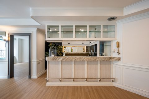 Condo in Bangkok, Thailand, 3 bedrooms № 162735 - photo 10