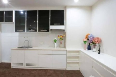 Condo in Bangkok, Thailand, 2 bedrooms № 158828 - photo 6