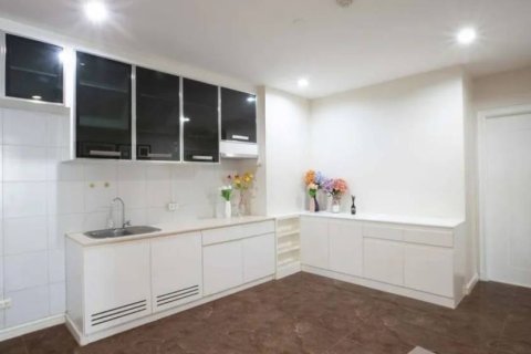 Condo in Bangkok, Thailand, 2 bedrooms № 158828 - photo 4