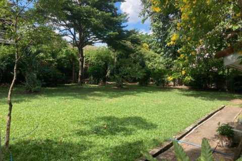 Terreno en Bang Kapi, Bangkok, Tailandia № 134613 - foto 9