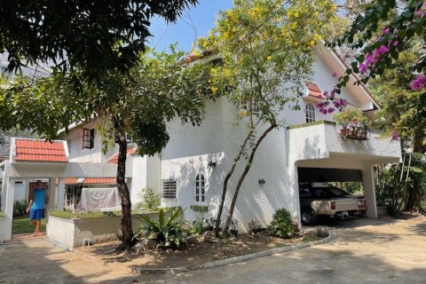 Terreno en Bang Kapi, Bangkok, Tailandia № 134613 - foto 7