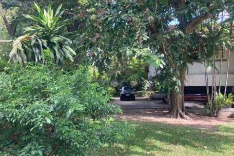 Terreno en Bang Kapi, Bangkok, Tailandia № 134613 - foto 6