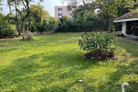 Terreno en Bang Kapi, Bangkok, Tailandia № 134613 - foto 10