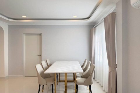 Casa de 4 dormitorios en Samut Prakan, Tailandia № 134611 - foto 5