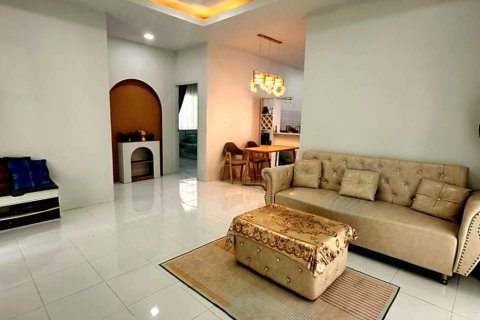 Casa de 2 dormitorios en Pattaya, Tailandia № 167206 - foto 6