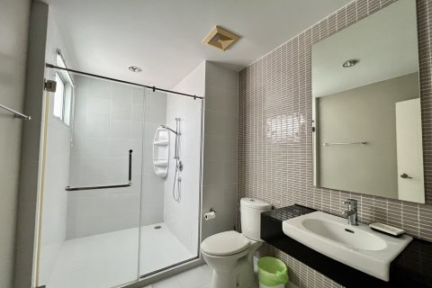 Condominio de 2 dormitorios en Hua Hin, Tailandia № 168415 - foto 17