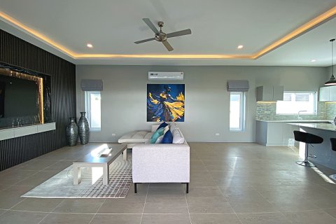 Chalet de 3 dormitorios en Hua Hin, Tailandia № 168416 - foto 11