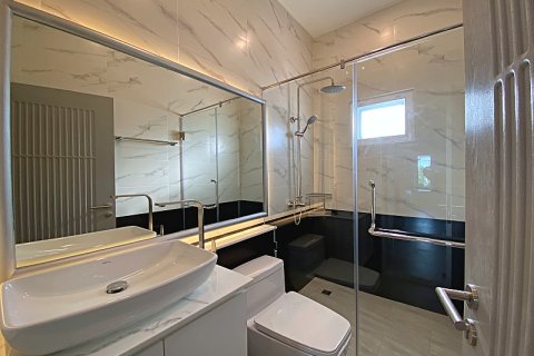 Chalet de 3 dormitorios en Hua Hin, Tailandia № 168416 - foto 30