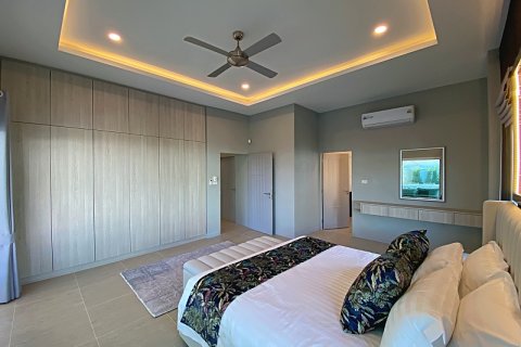 Chalet de 3 dormitorios en Hua Hin, Tailandia № 168416 - foto 21