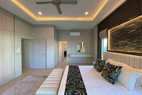 Chalet de 3 dormitorios en Hua Hin, Tailandia № 168416 - foto 20