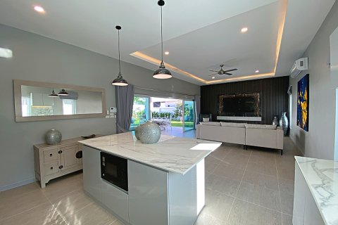 Chalet de 3 dormitorios en Hua Hin, Tailandia № 168416 - foto 18