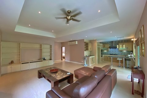 Chalet de 3 dormitorios en Hua Hin, Tailandia № 168419 - foto 8
