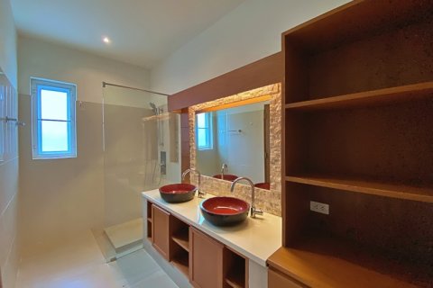Chalet de 3 dormitorios en Hua Hin, Tailandia № 168419 - foto 17