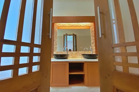Chalet de 3 dormitorios en Hua Hin, Tailandia № 168419 - foto 16