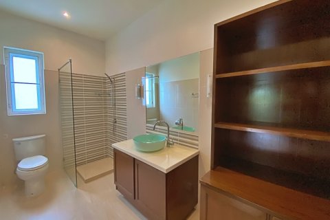 Chalet de 3 dormitorios en Hua Hin, Tailandia № 168419 - foto 22