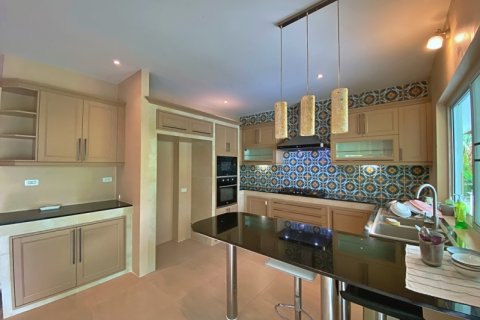Chalet de 3 dormitorios en Hua Hin, Tailandia № 168419 - foto 11