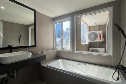 Condo in Watthana, Bangkok, Thailand, 3 bedrooms № 201169 - photo 4