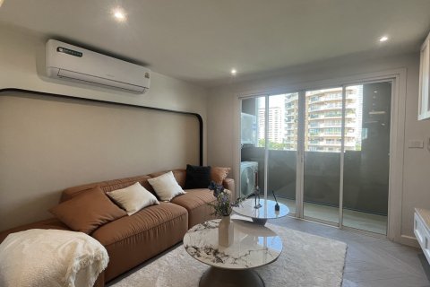 Condo in Watthana, Bangkok, Thailand, 3 bedrooms № 201169 - photo 16
