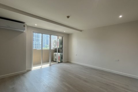Condo in Watthana, Bangkok, Thailand, 3 bedrooms № 201169 - photo 2