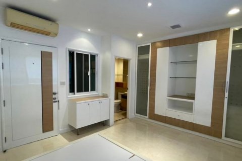 Adosado de 5 dormitorios en Bangkok, Tailandia № 65588 - foto 4