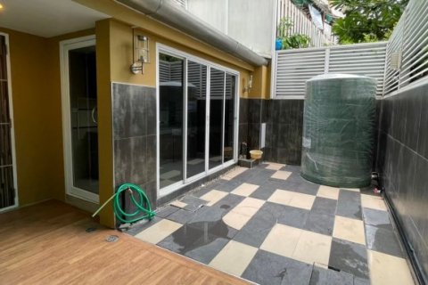 Adosado de 5 dormitorios en Bangkok, Tailandia № 65588 - foto 2