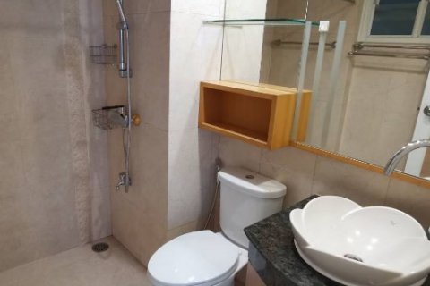Adosado de 5 dormitorios en Bangkok, Tailandia № 65588 - foto 8
