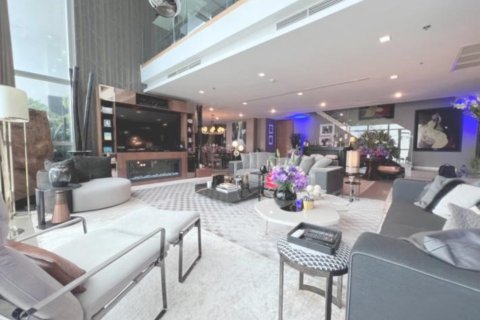Ático de 3 dormitorios en Bangkok, Tailandia № 181073 - foto 2