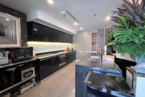 Ático de 3 dormitorios en Bangkok, Tailandia № 181073 - foto 11