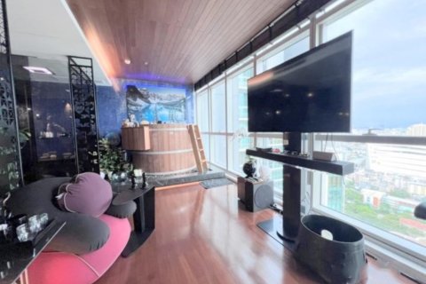 Ático de 3 dormitorios en Bangkok, Tailandia № 181073 - foto 18