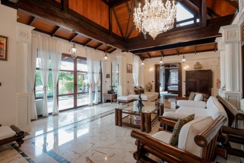 Casa de 4 dormitorios en Bang Tao, Tailandia № 181079 - foto 28