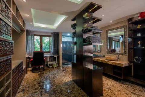 Casa de 4 dormitorios en Bang Tao, Tailandia № 181079 - foto 6