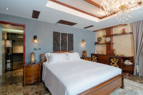 Casa de 4 dormitorios en Bang Tao, Tailandia № 181079 - foto 2