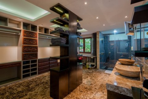 Casa de 4 dormitorios en Bang Tao, Tailandia № 181079 - foto 5
